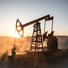 "Άλμα" 2% για το πετρέλαιο με το βλέμμα στους κινδύνους για τον εφοδιασμό και την εμπορική διαμάχη ΗΠΑ - Κίνας