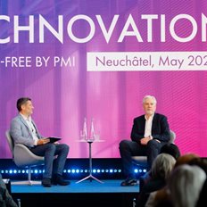 Jacek Olczak (PMI): &#x397; &#x3B8;&#x3AD;&#x3C3;&#x3B7; &#x3C4;&#x3C9;&#x3BD; &#x3C4;&#x3C3;&#x3B9;&#x3B3;&#x3AC;&#x3C1;&#x3C9;&#x3BD; &#x3B5;&#x3AF;&#x3BD;&#x3B1;&#x3B9; &#x3C3;&#x3C4;&#x3BF; &#x3BC;&#x3BF;&#x3C5;&#x3C3;&#x3B5;&#x3AF;&#x3BF;