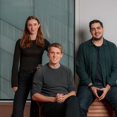 Elyos AI: Νέα χρηματοδότηση 13 εκατ. δολ. και στροφή στους AI agents για τη startup με Έλληνα ιδρυτή