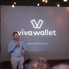 Χ. Καρώνης: Η Viva δεν πωλείται στη JP Morgan - Συνεχίζεται η διαμάχη