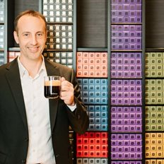 &#x391;&#x3BD;&#x3C4;&#x3CE;&#x3BD;&#x3B7;&#x3C2; &#x391;&#x3C5;&#x3B3;&#x3B5;&#x3C1;&#x3CC;&#x3C0;&#x3BF;&#x3C5;&#x3BB;&#x3BF;&#x3C2; (Nespresso): &#x3A3;&#x3C4;&#x3CC;&#x3C7;&#x3BF;&#x3C2; &#x3BC;&#x3B1;&#x3C2; &#x3B7; &#x3C3;&#x3C5;&#x3BD;&#x3B5;&#x3C7;&#x3AE;&#x3C2; &#x3B2;&#x3B5;&#x3BB;&#x3C4;&#x3AF;&#x3C9;&#x3C3;&#x3B7; &#x3C4;&#x3B7;&#x3C2; &#x3B5;&#x3BC;&#x3C0;&#x3B5;&#x3B9;&#x3C1;&#x3AF;&#x3B1;&#x3C2; &#x3C4;&#x3BF;&#x3C5; &#x3C0;&#x3B5;&#x3BB;&#x3AC;&#x3C4;&#x3B7;