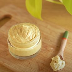 Πρώην φαρμακοποιός γίνεται δισεκατομμυριούχος πουλώντας μάσκες προσώπου των $3