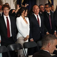 &#x39B;&#x3AF;&#x3C3;&#x3C4;&#x3B1; Forbes 400: &#x391;&#x3C5;&#x3C4;&#x3BF;&#x3AF; &#x3B5;&#x3AF;&#x3BD;&#x3B1;&#x3B9; &#x3BF;&#x3B9; &#x3C0;&#x3BB;&#x3BF;&#x3C5;&#x3C3;&#x3B9;&#x3CC;&#x3C4;&#x3B5;&#x3C1;&#x3BF;&#x3B9; &#x391;&#x3BC;&#x3B5;&#x3C1;&#x3B9;&#x3BA;&#x3B1;&#x3BD;&#x3BF;&#x3AF; &#x3C4;&#x3BF; 2025
