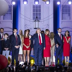 &#x3A0;&#x3CC;&#x3C3;&#x3B1; &#x3B5;&#x3BA;&#x3B1;&#x3C4;&#x3BF;&#x3BC;&#x3BC;&#x3CD;&#x3C1;&#x3B9;&#x3B1; &#x3AD;&#x3C7;&#x3B5;&#x3B9; &#x3BA;&#x3B5;&#x3C1;&#x3B4;&#x3AF;&#x3C3;&#x3B5;&#x3B9; &#x3BA;&#x3AC;&#x3B8;&#x3B5; &#x3BC;&#x3AD;&#x3BB;&#x3BF;&#x3C2; &#x3C4;&#x3B7;&#x3C2; &#x3BF;&#x3B9;&#x3BA;&#x3BF;&#x3B3;&#x3AD;&#x3BD;&#x3B5;&#x3B9;&#x3B1;&#x3C2; &#x3A4;&#x3C1;&#x3B1;&#x3BC;&#x3C0; &#x3BB;&#x3CC;&#x3B3;&#x3C9; &#x3C4;&#x3B7;&#x3C2; &#x3C0;&#x3C1;&#x3BF;&#x3B5;&#x3B4;&#x3C1;&#x3AF;&#x3B1;&#x3C2; &#x3C4;&#x3BF;&#x3C5;