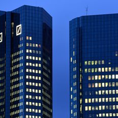 Deutsche Bank: &#x3A4;&#x3B9; &#x3C6;&#x3BF;&#x3B2;&#x3BF;&#x3CD;&#x3BD;&#x3C4;&#x3B1;&#x3B9; &#x3BF;&#x3B9; &#x3B1;&#x3B3;&#x3BF;&#x3C1;&#x3AD;&#x3C2; - &#x39F;&#x3B9; &#x3C4;&#x3C1;&#x3B5;&#x3B9;&#x3C2; &#x3BA;&#x3AF;&#x3BD;&#x3B4;&#x3C5;&#x3BD;&#x3BF;&#x3B9; &#x3BA;&#x3B1;&#x3B9; &#x3BF;&#x3B9; &#x3C0;&#x3AD;&#x3BD;&#x3C4;&#x3B5; &#x3BB;&#x3CC;&#x3B3;&#x3BF;&#x3B9; &#x3B3;&#x3B9;&#x3B1; &#x3C8;&#x3C5;&#x3C7;&#x3C1;&#x3B1;&#x3B9;&#x3BC;&#x3AF;&#x3B1;