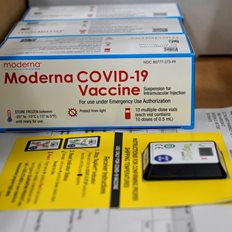 &quot;&#x3A7;&#x3B5;&#x3AF;&#x3C1;&#x3B1; &#x3B2;&#x3BF;&#x3B7;&#x3B8;&#x3B5;&#x3AF;&#x3B1;&#x3C2;&quot; &#x3B1;&#x3C0;&#x3CC; &#x3C4;&#x3B7; Sanofi &#x3C3;&#x3C4;&#x3B7; Moderna &#x3B3;&#x3B9;&#x3B1; &#x3C4;&#x3B7;&#x3BD; &#x3C0;&#x3B1;&#x3C1;&#x3B1;&#x3B3;&#x3C9;&#x3B3;&#x3AE; 200 &#x3B5;&#x3BA;&#x3B1;&#x3C4;. &#x3B4;&#x3CC;&#x3C3;&#x3B5;&#x3C9;&#x3BD; &#x3B5;&#x3BC;&#x3B2;&#x3BF;&#x3BB;&#x3AF;&#x3BF;&#x3C5; &#x3C3;&#x3C4;&#x3B9;&#x3C2; &#x397;&#x3A0;&#x391;