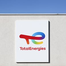 TotalEnergies: Deal &#x3B3;&#x3B9;&#x3B1; &#x3C0;&#x3CE;&#x3BB;&#x3B7;&#x3C3;&#x3B7;&#xA0;&#x3C4;&#x3BF;&#x3C5; 50% &#x3C4;&#x3BF;&#x3C5; &#x3C7;&#x3B1;&#x3C1;&#x3C4;&#x3BF;&#x3C6;&#x3C5;&#x3BB;&#x3B1;&#x3BA;&#x3AF;&#x3BF;&#x3C5; &#x3B7;&#x3BB;&#x3B9;&#x3B1;&#x3BA;&#x3AE;&#x3C2; &#x3B5;&#x3BD;&#x3AD;&#x3C1;&#x3B3;&#x3B5;&#x3B9;&#x3B1;&#x3C2; &#x3C3;&#x3C4;&#x3B7; &#x392;. &#x391;&#x3BC;&#x3B5;&#x3C1;&#x3B9;&#x3BA;&#x3AE; - &#x3A3;&#x3C4;&#x3B1;&#xA0;$950 &#x3B5;&#x3BA;&#x3B1;&#x3C4;. &#x3C4;&#x3BF; &#x3C4;&#x3AF;&#x3BC;&#x3B7;&#x3BC;&#x3B1;