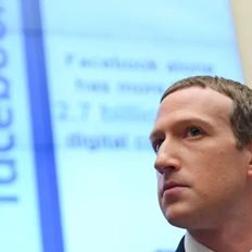 Zuckerberg: &#x395;&#x3BA;&#x3C4;&#x3CC;&#x3C2; top-10 &#x3C4;&#x3C9;&#x3BD; &#x3C0;&#x3BB;&#x3BF;&#x3C5;&#x3C3;&#x3B9;&#x3CC;&#x3C4;&#x3B5;&#x3C1;&#x3C9;&#x3BD; &#x3B1;&#x3BD;&#x3B8;&#x3C1;&#x3CE;&#x3C0;&#x3C9;&#x3BD; &#x3C3;&#x3C4;&#x3B9;&#x3C2; &#x397;&#x3A0;&#x391; &#x3B3;&#x3B9;&#x3B1; &#x3C0;&#x3C1;&#x3CE;&#x3C4;&#x3B7; &#x3C6;&#x3BF;&#x3C1;&#x3AC; &#x3B1;&#x3C0;&#x3CC; &#x3C4;&#x3BF; 2015