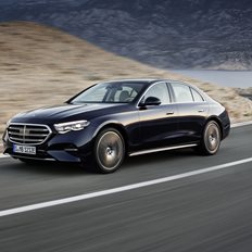 &#x39D;&#x3AD;&#x3B1; Mercedes-Benz E-Class: &#x397;&#x3BB;&#x3B5;&#x3BA;&#x3C4;&#x3C1;&#x3B9;&#x3BA;&#x3AE; &#x3C3;&#x3B5; &#x3B5;&#x3BC;&#x3C6;&#x3AC;&#x3BD;&#x3B9;&#x3C3;&#x3B7;, &#x3C0;&#x3C1;&#x3BF;&#x3B7;&#x3B3;&#x3BC;&#x3AD;&#x3BD;&#x3B7; &#x3C3;&#x3B5; &#x3C4;&#x3B5;&#x3C7;&#x3BD;&#x3BF;&#x3BB;&#x3BF;&#x3B3;&#x3AF;&#x3B1;