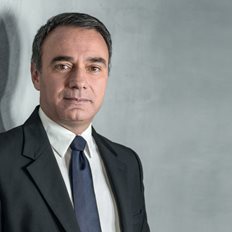 Massimo Andolina (Philip Morris International): &#x39A;&#x3BF;&#xB5;&#x3B2;&#x3B9;&#x3BA;&#x3AE; &#x3B7; &#x3C3;&#x3C5;&#xB5;&#x3B2;&#x3BF;&#x3BB;&#x3AE; &#x3C4;&#x3B7;&#x3C2; &#x395;&#x3BB;&#x3BB;&#x3AC;&#x3B4;&#x3B1;&#x3C2; &#x3B3;&#x3B9;&#x3B1; &#x3AD;&#x3BD;&#x3B1;&#x3BD; &#x3BA;&#x3CC;&#x3C3;&#xB5;&#x3BF; &#x3C7;&#x3C9;&#x3C1;&#x3AF;&#x3C2; &#x3C4;&#x3C3;&#x3B9;&#x3B3;&#x3AC;&#x3C1;&#x3BF;
