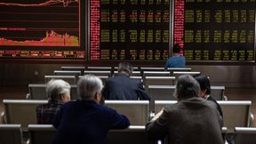 Πτωτικά η Ασία με το βλέμμα στις κεντρικές τράπεζες