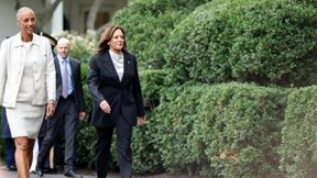 Κάμαλα Χάρις: Προβάδισμα 4 μονάδων έναντι Τραμπ στην πρώτη μεγάλη δημοσκόπηση μετά το Συνέδριο των Δημοκρατικών