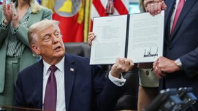 &#x3A4;&#x3B9; &#x3C3;&#x3B7;&#x3BC;&#x3B1;&#x3AF;&#x3BD;&#x3B5;&#x3B9; &#x3B7; &#x3B2;&#x3AF;&#x3B6;&#x3B1; &#x3B5;&#x3C1;&#x3B3;&#x3B1;&#x3C3;&#x3AF;&#x3B1;&#x3C2; &#x3C4;&#x3C9;&#x3BD; 100.000 &#x3B4;&#x3BF;&#x3BB;&#x3B1;&#x3C1;&#x3AF;&#x3C9;&#x3BD; &#x3C3;&#x3C4;&#x3B9;&#x3C2; &#x397;&#x3A0;&#x391; &#x3B3;&#x3B9;&#x3B1; &#x3C4;&#x3BF;&#x3BD; &#x3C4;&#x3B5;&#x3C7;&#x3BD;&#x3BF;&#x3BB;&#x3BF;&#x3B3;&#x3B9;&#x3BA;&#x3CC; &#x3BA;&#x3BB;&#x3AC;&#x3B4;&#x3BF;