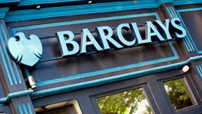 Barclays: &#x39E;&#x3B5;&#x3C0;&#x3AD;&#x3C1;&#x3B1;&#x3C3;&#x3B1;&#x3BD; &#x3C4;&#x3B9;&#x3C2; &#x3B5;&#x3BA;&#x3C4;&#x3B9;&#x3BC;&#x3AE;&#x3C3;&#x3B5;&#x3B9;&#x3C2; &#x3C4;&#x3B1; &#x3BA;&#x3AD;&#x3C1;&#x3B4;&#x3B7; &#x3C4;&#x3BF; &#x3B3;&#x27; &#x3C4;&#x3C1;&#x3AF;&#x3BC;&#x3B7;&#x3BD;&#x3BF;