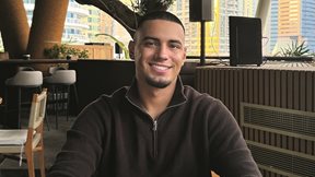 &#x393;&#x3B9;&#x3AC;&#x3BD;&#x3BD;&#x3B7;&#x3C2; &#x39B;&#x3BF;&#x3C5;&#x3BB;&#x3BF;&#x3CD;&#x3B4;&#x3B7;&#x3C2;: &#x39E;&#x3B5;&#x3BA;&#x3B9;&#x3BD;&#x3CE;&#x3BD;&#x3C4;&#x3B1;&#x3C2; &#x3C3;&#x3C4;&#x3BF; online sneaker reselling &#x3BC;&#x3B5; &#x20AC;800 &#x3BA;&#x3B1;&#x3B9; &#x3AD;&#x3BD;&#x3B1; laptop