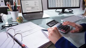 &#x3A0;&#x3BF;&#x3B9;&#x3B5;&#x3C2; &#x3B5;&#x3BA;&#x3BA;&#x3C1;&#x3B5;&#x3BC;&#x3CC;&#x3C4;&#x3B7;&#x3C4;&#x3B5;&#x3C2; &#x3C0;&#x3C1;&#x3AD;&#x3C0;&#x3B5;&#x3B9; &#x3BD;&#x3B1; &#x3BA;&#x3BB;&#x3B5;&#x3AF;&#x3C3;&#x3BF;&#x3C5;&#x3BD; &#x3BC;&#x3AD;&#x3C7;&#x3C1;&#x3B9; &#x3C4;&#x3BF; &#x3C4;&#x3AD;&#x3BB;&#x3BF;&#x3C2; &#x3C4;&#x3BF;&#x3C5; &#x3AD;&#x3C4;&#x3BF;&#x3C5;&#x3C2; &#x3BF;&#x3B9; &#x3C6;&#x3BF;&#x3C1;&#x3BB;&#x3BF;&#x3B3;&#x3BF;&#x3CD;&#x3BC;&#x3B5;&#x3BD;&#x3BF;&#x3B9;