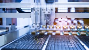 Σε βαθιά ύφεση παραμένει η μεταποιητική δραστηριότητα στην Ευρωζώνη