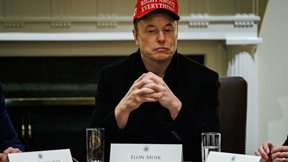 &#x393;&#x3B9;&#x3B1;&#x3C4;&#x3AF; &#x3C4;&#x3B1; &#x3C1;&#x3BF;&#x3BC;&#x3C0;&#x3BF;&#x3C4;&#x3B9;&#x3BA;&#x3AC; &#x3C4;&#x3B1;&#x3BE;&#x3AF; &#x3C4;&#x3B7;&#x3C2; Tesla &#x3C4;&#x3BF;&#x3C5; &#x39C;&#x3B1;&#x3C3;&#x3BA; &#x3BF;&#x3B4;&#x3B5;&#x3CD;&#x3BF;&#x3C5;&#x3BD; &#x3C0;&#x3C1;&#x3BF;&#x3C2; &#x3C4;&#x3B7;&#x3BD; &#x3C0;&#x3B1;&#x3BD;&#x3C9;&#x3BB;&#x3B5;&#x3B8;&#x3C1;&#x3AF;&#x3B1;