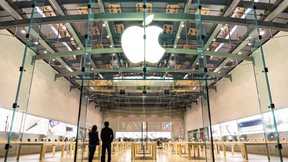 Apple: Μετά το ράλι 49% η μετοχή της βλέπει δύο "αγκάθια"
