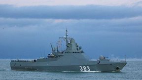 Οι Ουκρανοί στοχεύουν με μη επανδρωμένα σκάφη την κορβέτα Sergey Kotov που περιπολεί τη Μαύρη Θάλασσα