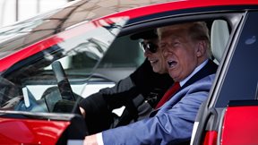 &#x39F; &#x3BD;&#x3AD;&#x3BF;&#x3C2; &#x3B5;&#x3C6;&#x3B9;&#x3AC;&#x3BB;&#x3C4;&#x3B7;&#x3C2; &#x3C4;&#x3B7;&#x3C2; Tesla &#x3B1;&#x3BA;&#x3BF;&#x3CD;&#x3B5;&#x3B9; &#x3C3;&#x3C4;&#x3BF; &#x3CC;&#x3BD;&#x3BF;&#x3BC;&#x3B1; &quot;&#x39D;&#x3C4;&#x3CC;&#x3BD;&#x3B1;&#x3BB;&#x3BD;&#x3C4; &#x3A4;&#x3C1;&#x3B1;&#x3BC;&#x3C0;&quot;