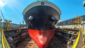 Σαγκάη: Το "ναυπηγικό" στοίχημα των 17 δισ. δολ. και η αμερικανική πρόκληση