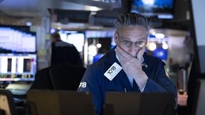 &#x3A7;&#x3C4;&#x3CD;&#x3C0;&#x3B7;&#x3BC;&#x3B1; &#x3C3;&#x3C4;&#x3B7;&#x3BD; Wall Street &#x3B1;&#x3C0;&#x3CC; &#x3C4;&#x3B1; &quot;&#x3C0;&#x3C5;&#x3C1;&#x3AC;&quot; &#x3A4;&#x3C1;&#x3B1;&#x3BC;&#x3C0; &#x3BA;&#x3B1;&#x3C4;&#x3AC; &#x3A0;&#x3AC;&#x3BF;&#x3C5;&#x3B5;&#x3BB;