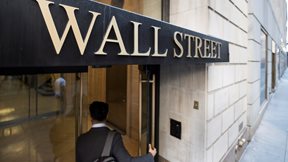 Wall: &#x3A0;&#x3B1;&#x3BB;&#x3B5;&#x3CD;&#x3B5;&#x3B9; &#x3BD;&#x3B1; &quot;&#x3BA;&#x3BB;&#x3B5;&#x3B9;&#x3B4;&#x3CE;&#x3C3;&#x3B5;&#x3B9;&quot; &#x3C4;&#x3B9;&#x3C2; 40.000 &#x3BC;&#x3BF;&#x3BD;&#x3AC;&#x3B4;&#x3B5;&#x3C2; &#x3BF; Dow Jones