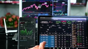 Κόκκινα ταμπλό στην Ασία στη σκιά των απειλών Τραμπ