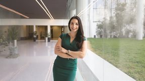 &#x397; &#x3BD;&#x3B5;&#x3CC;&#x3C4;&#x3B5;&#x3C1;&#x3B7; &#x3BA;&#x3B1;&#x3B9; &#xB5;&#x3BF;&#x3BD;&#x3B1;&#x3B4;&#x3B9;&#x3BA;&#x3AE; &#x3B3;&#x3C5;&#x3BD;&#x3B1;&#x3AF;&#x3BA;&#x3B1; CEO &#x3C3;&#x3C4;&#x3BF;&#x3BD; &#x3C7;&#x3CE;&#x3C1;&#x3BF; &#x3C4;&#x3B7;&#x3C2; &#x3BA;&#x3C5;&#x3B2;&#x3B5;&#x3C1;&#x3BD;&#x3BF;&#x3B1;&#x3C3;&#x3C6;&#x3AC;&#x3BB;&#x3B5;&#x3B9;&#x3B1;&#x3C2; &#x3C3;&#x3C4;&#x3B7;&#x3BD; &#x395;&#x3BB;&#x3BB;&#x3AC;&#x3B4;&#x3B1;