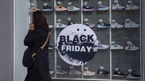 Black Friday 2025: &#x39A;&#x3B5;&#x3C1;&#x3B4;&#x3B9;&#x3C3;&#x3BC;&#x3AD;&#x3BD;&#x3B5;&#x3C2; (&#x3C0;&#x3AC;&#x3BB;&#x3B9;) &#x3BF;&#x3B9; &#x3BC;&#x3B5;&#x3B3;&#x3AC;&#x3BB;&#x3B5;&#x3C2; &#x3B5;&#x3C0;&#x3B9;&#x3C7;&#x3B5;&#x3B9;&#x3C1;&#x3AE;&#x3C3;&#x3B5;&#x3B9;&#x3C2;, &#x3C5;&#x3C0;&#x3CC; &#x3C0;&#x3AF;&#x3B5;&#x3C3;&#x3B7; &#x3BF;&#x3B9; &#x3BC;&#x3B9;&#x3BA;&#x3C1;&#x3BF;&#x3BC;&#x3B5;&#x3C3;&#x3B1;&#x3AF;&#x3B5;&#x3C2; - &#x39F;&#x3B9; &#x3B4;&#x3CD;&#x3BF; &#x3B5;&#x3BA;&#x3C0;&#x3BB;&#x3AE;&#x3BE;&#x3B5;&#x3B9;&#x3C2;