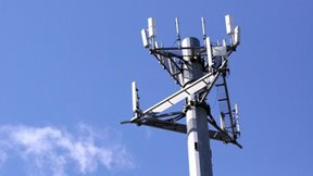 Από το ακουστικό στο smartphone: Πώς η κινητή τηλεφωνία κυριάρχησε σε όγκο κλήσεων και έσοδα έναντι της σταθερής