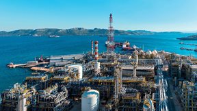 Τα σενάρια για το νέο placement στη HELLENiQ ENERGY (ΕΛΠΕ)