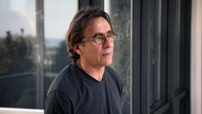 &#x3A0;&#x3AF;&#x3C4;&#x3B5;&#x3C1; &#x39F;&#x3B9;&#x3BA;&#x3BF;&#x3BD;&#x3BF;&#x3BC;&#x3AF;&#x3B4;&#x3B7;&#x3C2;: &#x39F; &#x388;&#x3BB;&#x3BB;&#x3B7;&#x3BD;&#x3B1;&#x3C2; &#x3C0;&#x3AF;&#x3C3;&#x3C9; &#x3B1;&#x3C0;&#x3CC; &#x3C4;&#x3B9;&#x3C2; &#x3BA;&#x3B1;&#x3BC;&#x3C0;&#x3AC;&#x3BD;&#x3B9;&#x3B5;&#x3C2; &#x3C4;&#x3B7;&#x3C2; Apple &#x3BA;&#x3B1;&#x3B9; &#x3C4;&#x3B7;&#x3C2; Coca-Cola