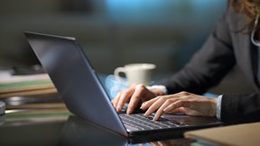 &#x388;&#x3C1;&#x3B5;&#x3C5;&#x3BD;&#x3B1; EY: &#x391;&#x3C0;&#x3BF;&#x3B4;&#x3BF;&#x3C7;&#x3AD;&#x3C2;, &#x3B5;&#x3C5;&#x3B5;&#x3BE;&#x3AF;&#x3B1; &#x3BA;&#x3B1;&#x3B9; &#x3B5;&#x3C5;&#x3B5;&#x3BB;&#x3B9;&#x3BE;&#x3AF;&#x3B1; &#x3C4;&#x3B1; &#x3BA;&#x3CD;&#x3C1;&#x3B9;&#x3B1; &#x3B8;&#x3AD;&#x3BC;&#x3B1;&#x3C4;&#x3B1; &#x3C3;&#x3C4;&#x3BF;&#x3BD; &#x3C7;&#x3CE;&#x3C1;&#x3BF; &#x3B5;&#x3C1;&#x3B3;&#x3B1;&#x3C3;&#x3AF;&#x3B1;&#x3C2; - &#x388;&#x3BD;&#x3B1;&#x3C2; &#x3C3;&#x3C4;&#x3BF;&#x3C5;&#x3C2; &#x3C4;&#x3C1;&#x3B5;&#x3B9;&#x3C2; &#x3B5;&#x3C1;&#x3B3;&#x3B1;&#x3B6;&#x3CC;&#x3BC;&#x3B5;&#x3BD;&#x3BF;&#x3C5;&#x3C2; &#x3B5;&#x3AF;&#x3BD;&#x3B1;&#x3B9; &#x3C0;&#x3B9;&#x3B8;&#x3B1;&#x3BD;&#x3CC; &#x3BD;&#x3B1; &#x3C0;&#x3B1;&#x3C1;&#x3B1;&#x3B9;&#x3C4;&#x3B7;&#x3B8;&#x3B5;&#x3AF;