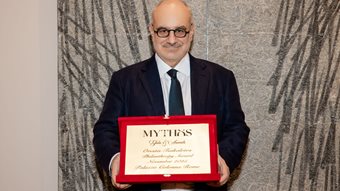 &#x39C;&#x3B5; &#x3C4;&#x3BF; Philanthropy Award &#x3C4;&#x3B9;&#x3BC;&#x3AE;&#x3B8;&#x3B7;&#x3BA;&#x3B5; &#x3BF; &#x3C0;&#x3C1;&#x3CC;&#x3B5;&#x3B4;&#x3C1;&#x3BF;&#x3C2; &#x3C4;&#x3BF;&#x3C5; &#x3BF;&#x3BC;&#x3AF;&#x3BB;&#x3BF;&#x3C5; Qualco &#x39F;&#x3C1;&#x3AD;&#x3C3;&#x3C4;&#x3B7;&#x3C2; &#x3A4;&#x3C3;&#x3B1;&#x3BA;&#x3B1;&#x3BB;&#x3CE;&#x3C4;&#x3BF;&#x3C2;