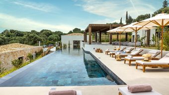 &#x397; SWOT Hospitality &#x3B1;&#x3BD;&#x3B1;&#x3BB;&#x3B1;&#x3BC;&#x3B2;&#x3AC;&#x3BD;&#x3B5;&#x3B9; &#x3C4;&#x3B7; &#x3B4;&#x3B9;&#x3B1;&#x3C7;&#x3B5;&#x3AF;&#x3C1;&#x3B9;&#x3C3;&#x3B7; &#x3C4;&#x3BF;&#x3C5; &#x3C0;&#x3B5;&#x3BD;&#x3C4;&#x3AC;&#x3C3;&#x3C4;&#x3B5;&#x3C1;&#x3BF;&#x3C5; Eliamos Villas Hotel &amp; Spa &#x3C3;&#x3C4;&#x3B7;&#x3BD; &#x39A;&#x3B5;&#x3C6;&#x3B1;&#x3BB;&#x3BF;&#x3BD;&#x3B9;&#x3AC;