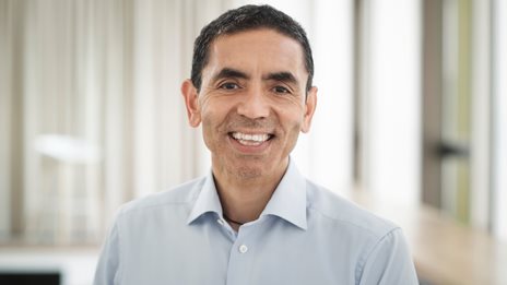 Ο σεμνός δισεκατομμυριούχος CEO της BioNTech μιλά για την νέα εποχή των mRNA εμβολίων