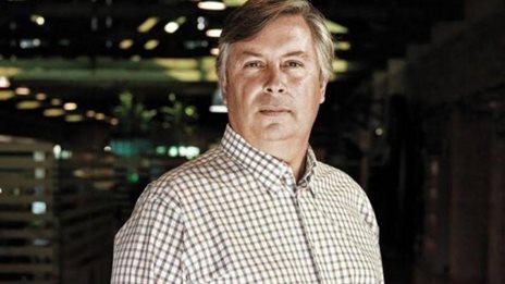 Jumbo: &#x397; &#x3B5;&#x3C0;&#x3AD;&#x3BD;&#x3B4;&#x3C5;&#x3C3;&#x3B7; &#x3C3;&#x3C4;&#x3B1; &#x3B1;&#x3C0;&#x3BF;&#x3B8;&#x3AD;&#x3BC;&#x3B1;&#x3C4;&#x3B1; &#x3BA;&#x3B1;&#x3B9; &#x3BF; &#x391;&#x3BB;&#x3B2;&#x3B1;&#x3BD;&#x3CC;&#x3C2; &#x3B4;&#x3B9;&#x3C3;&#x3B5;&#x3BA;&#x3B1;&#x3C4;&#x3BF;&#x3BC;&#x3BC;&#x3C5;&#x3C1;&#x3B9;&#x3BF;&#x3CD;&#x3C7;&#x3BF;&#x3C2;