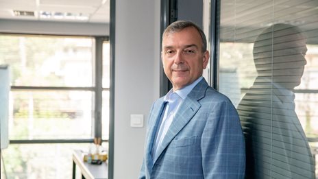 Ideal Holdings: "Ψήνει" νέα εξαγορά για εφέτος – Το νέο εργοστάσιο της Μπάρμπα Στάθης και τα μίνι attica