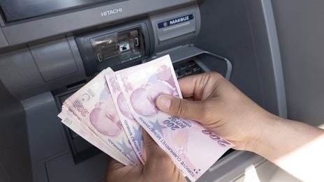 &#x39E;&#x3B5;&#x3C0;&#x3AD;&#x3C1;&#x3B1;&#x3C3;&#x3B5; &#x3C4;&#x3B9;&#x3C2; 27 &#x3C4;&#x3BF;&#x3C5;&#x3C1;&#x3BA;&#x3B9;&#x3BA;&#x3AD;&#x3C2; &#x3BB;&#x3AF;&#x3C1;&#x3B5;&#x3C2; &#x3C4;&#x3BF; &#x3B4;&#x3BF;&#x3BB;&#x3AC;&#x3C1;&#x3B9;&#x3BF; - &#x39D;&#x3AD;&#x3B1; &#x3B1;&#x3CD;&#x3BE;&#x3B7;&#x3C3;&#x3B7; &#x3B4;&#x3B5;&#x3AF;&#x3C7;&#x3BD;&#x3BF;&#x3C5;&#x3BD; &#x3C4;&#x3B1; &#x3C3;&#x3C4;&#x3BF;&#x3B9;&#x3C7;&#x3B5;&#x3AF;&#x3B1;