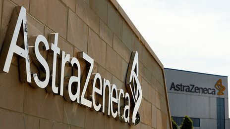 &#x397; AstraZeneca &#x3B8;&#x3B1; &#x3C0;&#x3BB;&#x3B7;&#x3C1;&#x3CE;&#x3C3;&#x3B5;&#x3B9; 425 &#x3B5;&#x3BA;&#x3B1;&#x3C4;. &#x3B4;&#x3BF;&#x3BB;. &#x3B3;&#x3B9;&#x3B1; &#x3BD;&#x3B1; &#x3B4;&#x3B9;&#x3B5;&#x3C5;&#x3B8;&#x3B5;&#x3C4;&#x3AE;&#x3C3;&#x3B5;&#x3B9; &#x3B1;&#x3B3;&#x3C9;&#x3B3;&#x3AD;&#x3C2; &#x3B1;&#x3C3;&#x3B8;&#x3B5;&#x3BD;&#x3CE;&#x3BD; &#x3B3;&#x3B9;&#x3B1; &#x3B4;&#x3CD;&#x3BF; &#x3C6;&#x3AC;&#x3C1;&#x3BC;&#x3B1;&#x3BA;&#x3AC; &#x3C4;&#x3B7;&#x3C2;