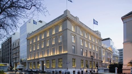 Alpha Bank: &#x3A3;&#x3C4;&#x3B7;&#x3BD; &#x3BA;&#x3BF;&#x3C1;&#x3C5;&#x3C6;&#x3AE; &#x3C4;&#x3B7;&#x3C2; &#x3BF;&#x3BC;&#x3BF;&#x3BB;&#x3BF;&#x3B3;&#x3B9;&#x3B1;&#x3BA;&#x3AE;&#x3C2; &#x3AD;&#x3BA;&#x3B4;&#x3BF;&#x3C3;&#x3B7;&#x3C2; &#x3C4;&#x3B7;&#x3C2; &#x393;&#x395;&#x39A; &#x3A4;&#x395;&#x3A1;&#x39D;&#x391;