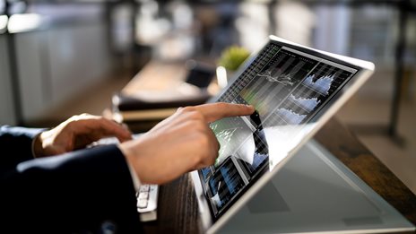 Τρεις μετοχές για πιθανό διπλασιασμό απόδοσης εντός του 2024