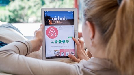 Airbnb: &#x39F;&#x3B9; &#x3C0;&#x3C1;&#x3BF;&#x3B2;&#x3BB;&#x3AD;&#x3C8;&#x3B5;&#x3B9;&#x3C2; &#x3B3;&#x3B9;&#x3B1; &#x3C4;&#x3BF; &#x3B5;&#x3C0;&#x3CC;&#x3BC;&#x3B5;&#x3BD;&#x3BF; &#x3C4;&#x3C1;&#x3AF;&#x3BC;&#x3B7;&#x3BD;&#x3BF; &quot;&#x3C1;&#x3AF;&#x3C7;&#x3BD;&#x3BF;&#x3C5;&#x3BD;&quot; &#x3C4;&#x3B7; &#x3BC;&#x3B5;&#x3C4;&#x3BF;&#x3C7;&#x3AE;