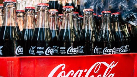 Coca-Cola HBC: &#x3A0;&#x3AF;&#x3C3;&#x3C9; &#x3B1;&#x3C0;&#x3CC; &#x3C4;&#x3BF; mega deal &#x3C4;&#x3C9;&#x3BD; 2,6 &#x3B4;&#x3B9;&#x3C3;. &#x3B4;&#x3BF;&#x3BB;&#x3B1;&#x3C1;&#x3AF;&#x3C9;&#x3BD; &#x2013; &#x397; &#x3B4;&#x3C5;&#x3BD;&#x3B1;&#x3BC;&#x3B9;&#x3BA;&#x3AE; &#x3BA;&#x3B1;&#x3B9; &#x3C4;&#x3B1; &#x3B5;&#x3C1;&#x3C9;&#x3C4;&#x3B7;&#x3BC;&#x3B1;&#x3C4;&#x3B9;&#x3BA;&#x3AC;