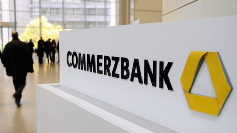 Commerzbank: &quot;&#x3A4;&#x3C1;&#x3BF;&#x3C7;&#x3BF;&#x3C0;&#x3AD;&#x3B4;&#x3B7;&quot; &#x3B3;&#x3B9;&#x3B1; &#x3C4;&#x3B7; &#x3BB;&#x3AF;&#x3C1;&#x3B1; &#x3BF; &#x395;&#x3C1;&#x3BD;&#x3C4;&#x3BF;&#x3B3;&#x3AC;&#x3BD; - &#x3A0;&#x3C1;&#x3CC;&#x3B2;&#x3BB;&#x3B5;&#x3C8;&#x3B7; &#x3B3;&#x3B9;&#x3B1; &#x3B9;&#x3C3;&#x3BF;&#x3C4;&#x3B9;&#x3BC;&#x3AF;&#x3B1; &#x3BC;&#x3B5; &#x3C4;&#x3BF; &#x3B4;&#x3BF;&#x3BB;&#x3AC;&#x3C1;&#x3B9;&#x3BF; &#x3C3;&#x3C4;&#x3BF; 30