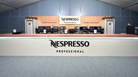 Nespresso Professional &#x3C3;&#x3C4;&#x3BF; Delphi Economic Forum 2025: &#x39C;&#x3B9;&#x3B1;&#xA0;&#x3B1;&#x3BE;&#x3AD;&#x3C7;&#x3B1;&#x3C3;&#x3C4;&#x3B7; &#x3B3;&#x3B5;&#x3C5;&#x3C3;&#x3C4;&#x3B9;&#x3BA;&#x3AE; &#x3B5;&#x3BC;&#x3C0;&#x3B5;&#x3B9;&#x3C1;&#x3AF;&#x3B1;