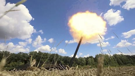 Σε απόγνωση για πυροβολικό Ουκρανία και Ρωσία - Χρησιμοποιούν όπλα από τις δεκαετίες 1940 - 1950