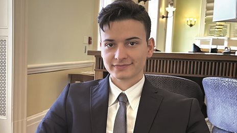 &#x3A7;&#x3C1;&#x3C5;&#x3C3;&#x3CC; iGEM, Harvard Innovation Labs, Mantis AI (MIT): &#x3C4;&#x3BF; &#x3C4;&#x3C1;&#x3B9;&#x3C0;&#x3BB;&#x3CC; &#x3AC;&#x3BB;&#x3BC;&#x3B1;